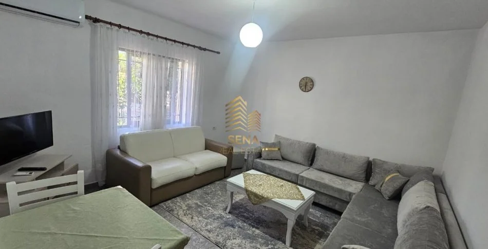 Tirane, jepet me qera apartament 1+1 Kati 1, 65 m² 400 € (Ish Parku i Autobuzave)