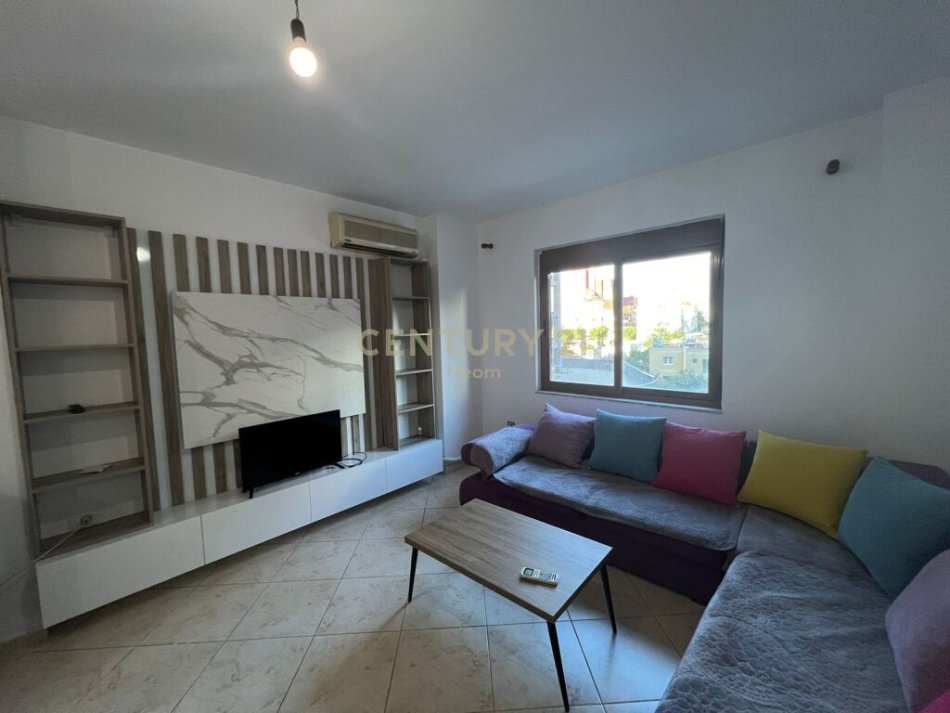 Tirane, jepet me qera apartament 2+1 Kati 3, 90 m² 650 € (Ish Stacioni I trenit)