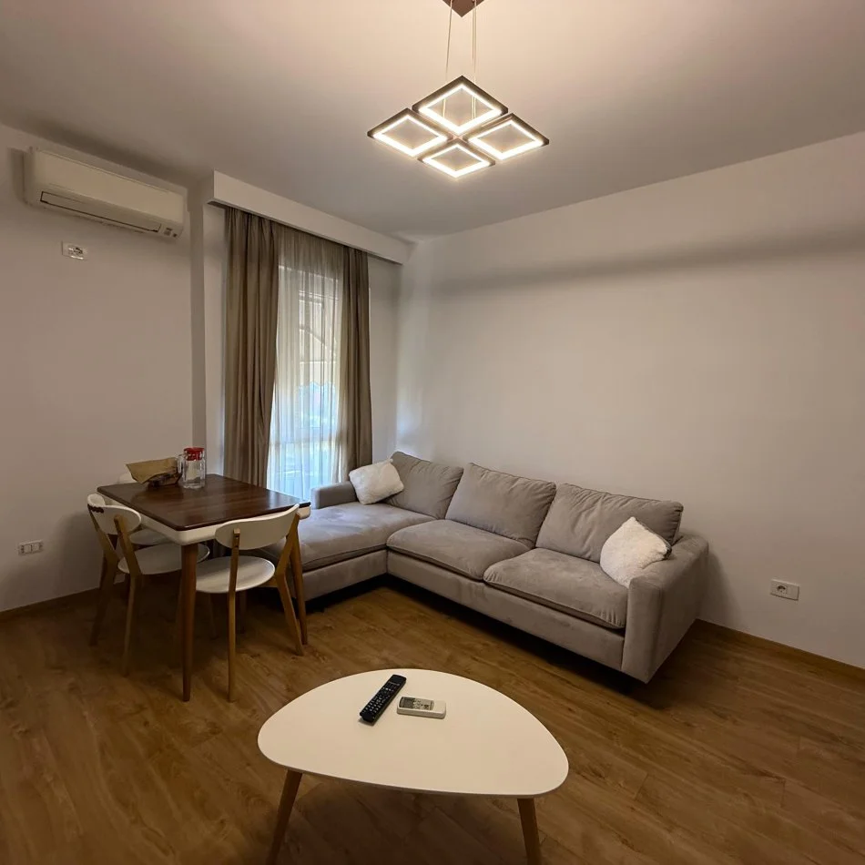 Tirane, jepet me qera apartament 1+1 Kati 6, 60 m² 550 € (FUSHA AVIACIONIT)