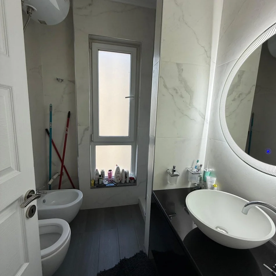 Tirane, jepet me qera apartament 1+1 Kati 6, 60 m² 550 € (FUSHA AVIACIONIT)