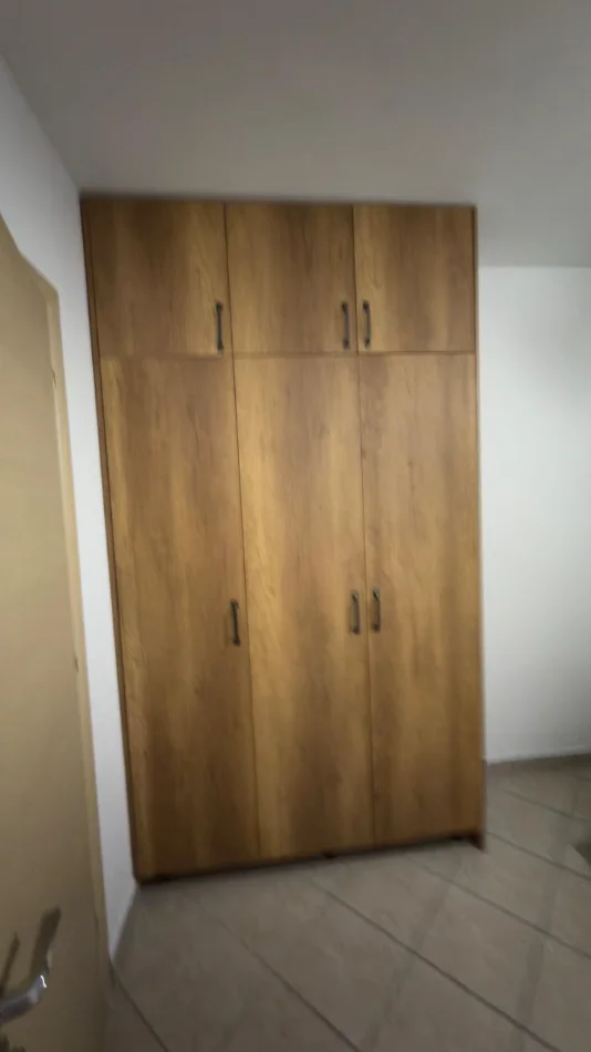 Tirane, jepet me qera apartament 1+1 Kati 2, 70 m² 500 € (ish parku)