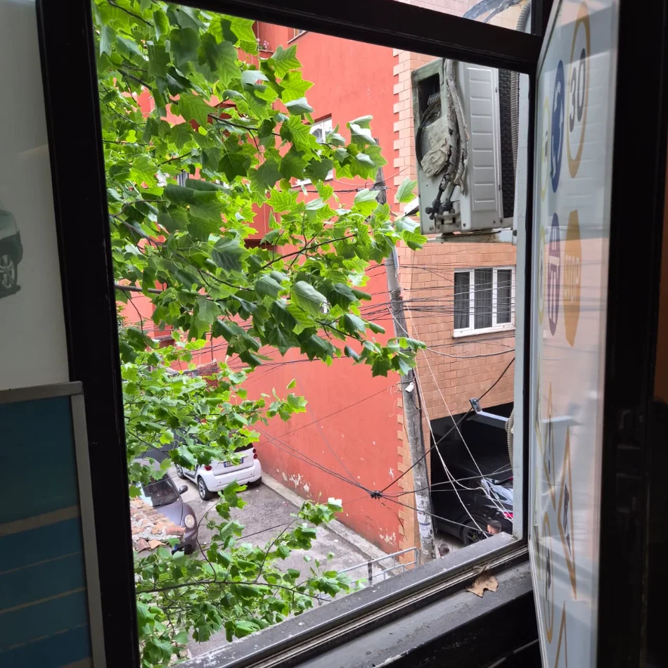 Shqiperi, jepet me qera nga Pronari, pa-komision ambjent biznesi Kati 2, 60 m² 600 € (Rruga Islam Alla)