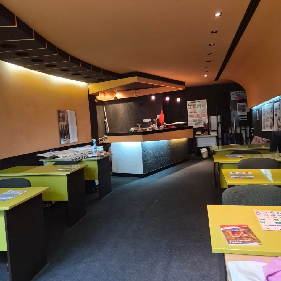 Shqiperi, jepet me qera nga Pronari, pa-komision ambjent biznesi Kati 2, 60 m² 600 € (Rruga Islam Alla)