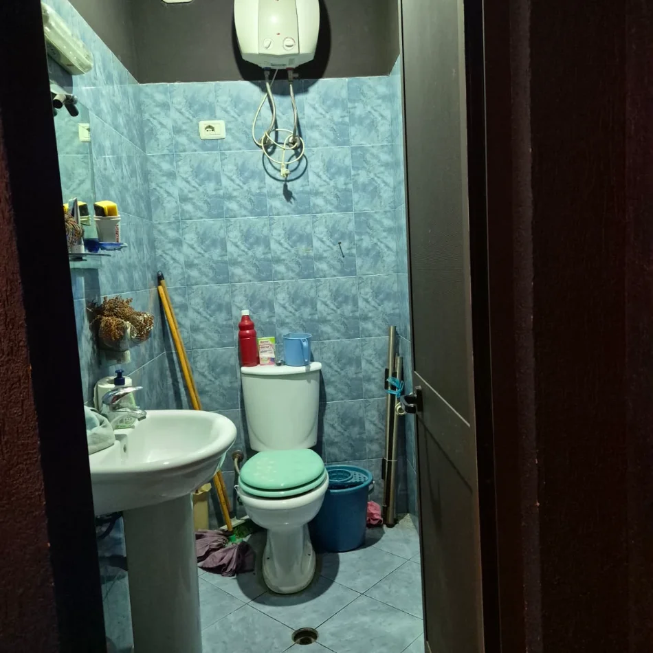 Shqiperi, jepet me qera nga Pronari, pa-komision ambjent biznesi Kati 2, 60 m² 600 € (Rruga Islam Alla)