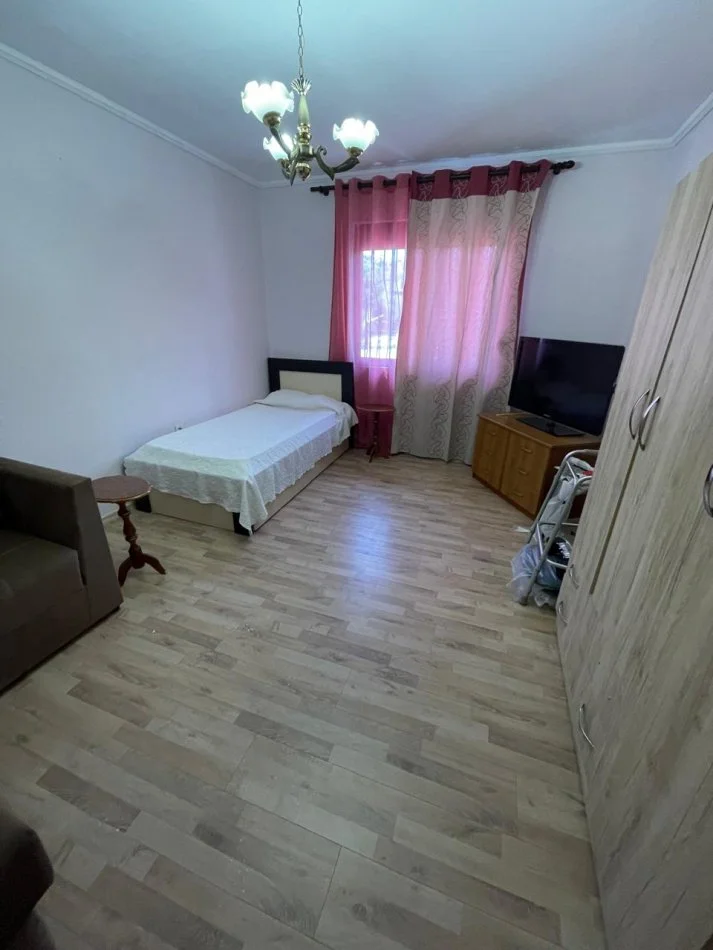 Tirane, jepet me qera apartament 2+1 Kati 1, 75 m² 500 € (irfan tomini)