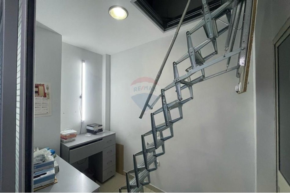 Tirane, shitet ambjent biznesi Kati 0, 37 m² 72.000 € (Rruga Riza Cerova)