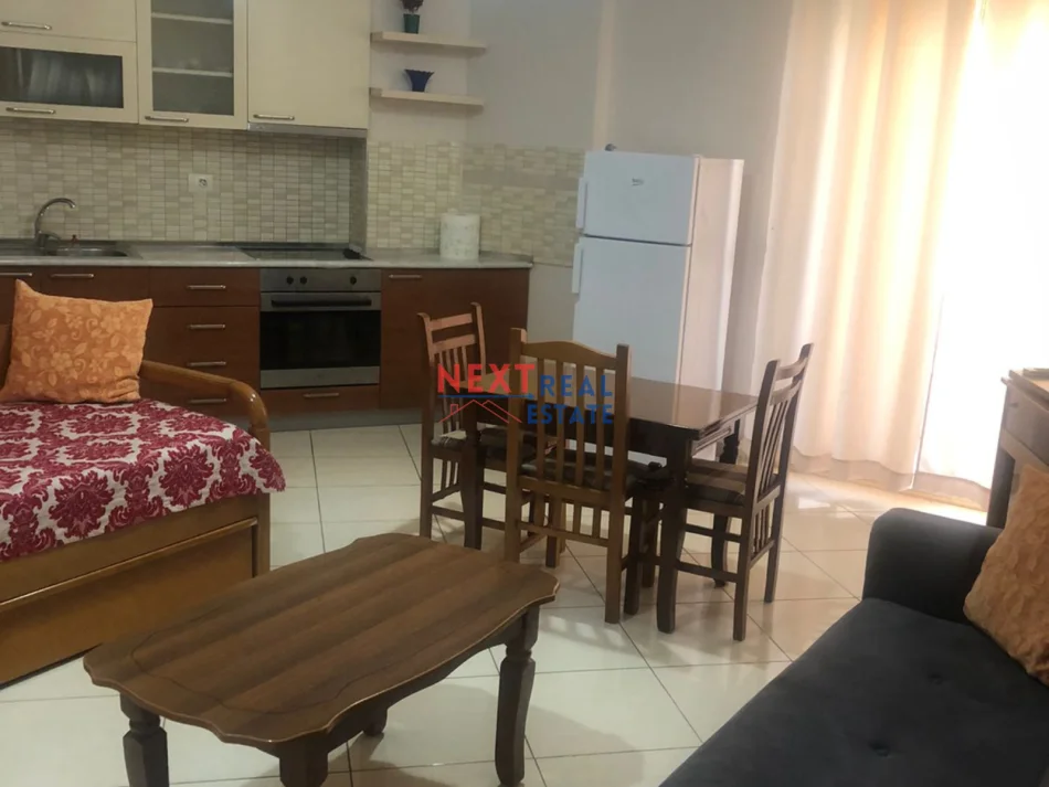 Vlore, jepet me qera apartament 1+1+Ballkon Kati 9, 350 € (LUNGOMARE)