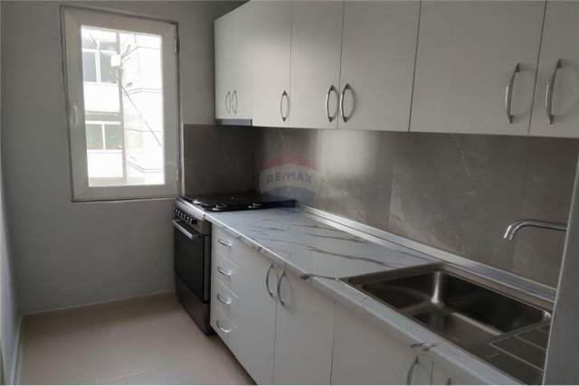Tirane, jepet me qera apartament 1+1+BLK Kati 4, 88 m² 380 Euro (Mine Peza)