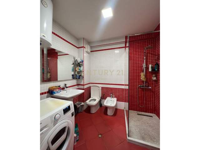 Tirane, shitet apartament 2+1+A+BLK Kati 8, 105 m² 135.000 Euro (Komuna e Parisit)