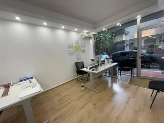 Tirane, jepet me qera zyre Kati 0, 35 m² 800 € (Bllok)