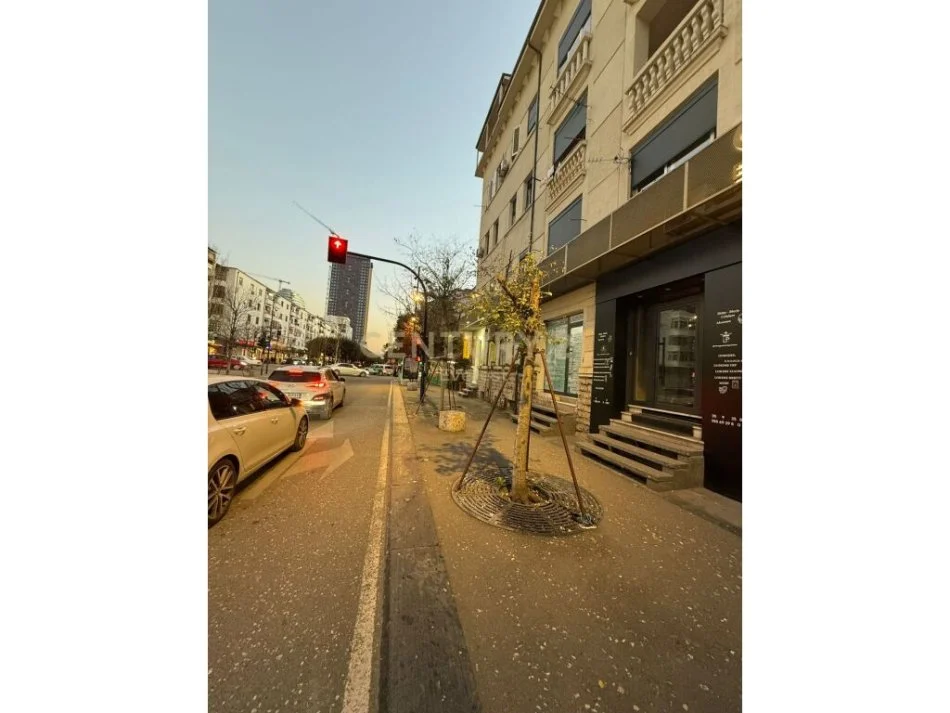Tirane, jepet me qera apartament 2+1 Kati 5, 72 m² 500 € (BLV ZOGU I PARE)