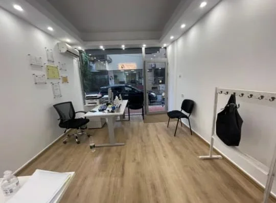 Tirane, jepet me qera zyre Kati 0, 35 m² 800 € (Bllok)