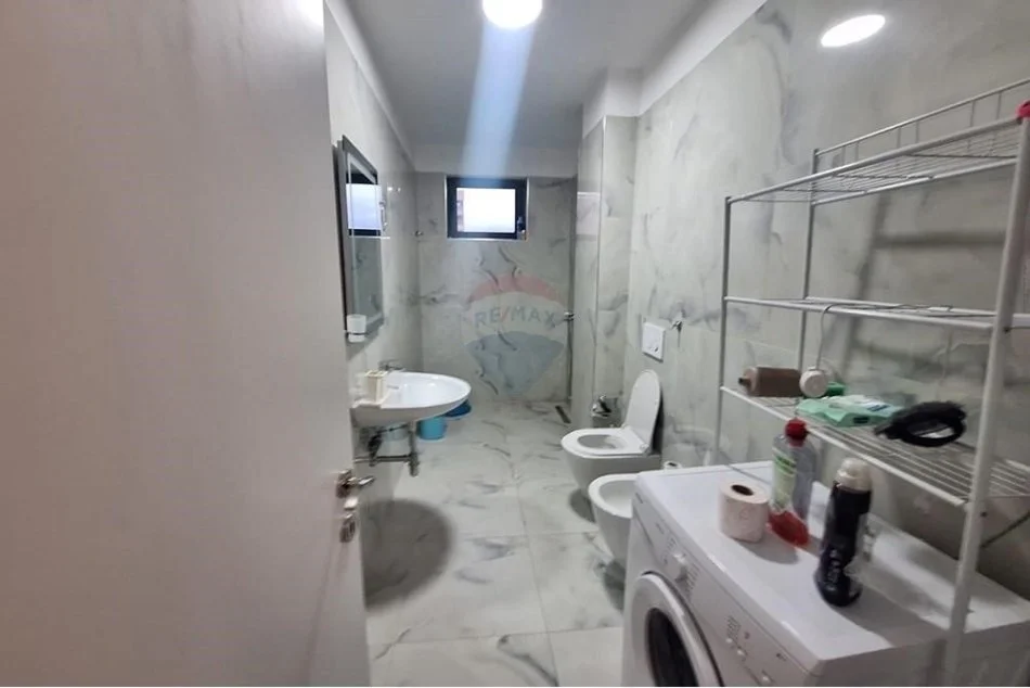 Tirane, jepet me qera apartament 1+1+Ballkon Kati 3, 67 m² 550 € 