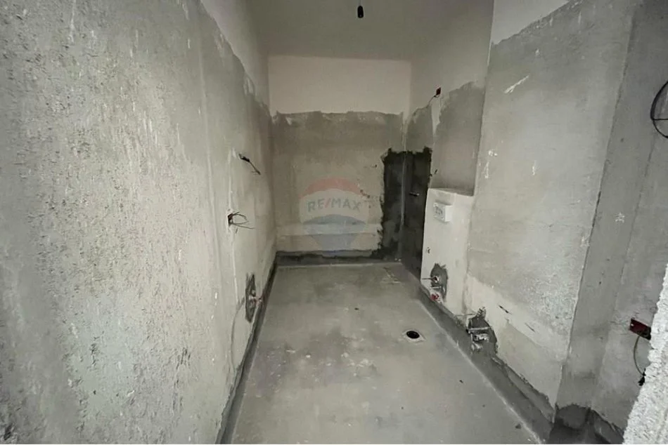 shitet , 63 m² 180.000 € (APARTAMENT 1+1 NE SHITJE TEK KOMUNA E PARISIT)