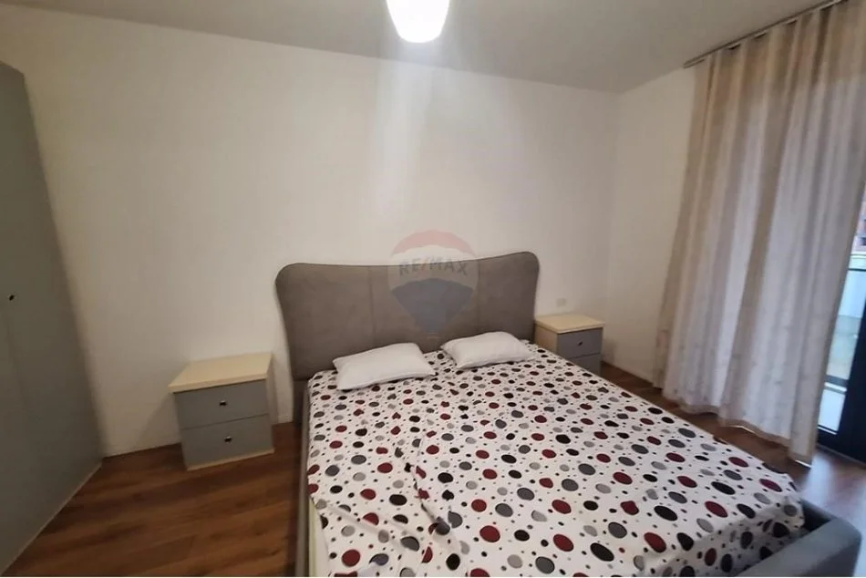 Tirane, jepet me qera apartament 1+1+Ballkon Kati 3, 67 m² 550 € 