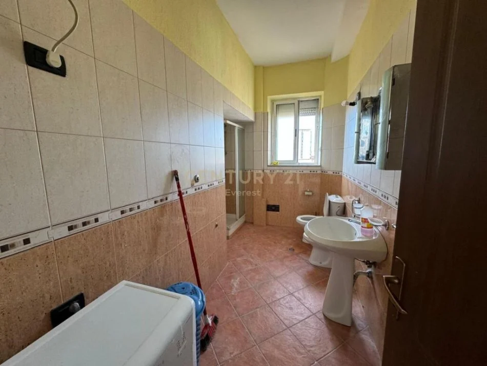 Tirane, jepet me qera apartament 2+1 Kati 5, 72 m² 500 € (BLV ZOGU I PARE)