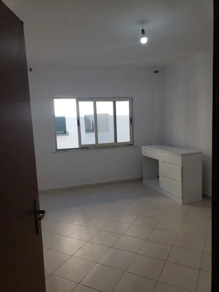 Tirane, jepet me qera apartament 2+1 Kati 4, 100 m² 300 € (Fresk)