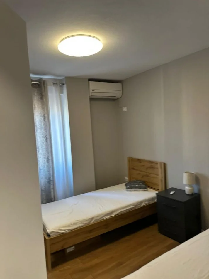 Tirane, jepet me qera apartament 2+1+Ballkon Kati 7, 90 m² 800 € (Jordan Misja)