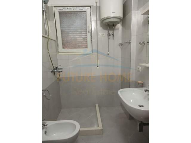 Durres, jepet me qera apartament Kati 2, 130 m² 500 Euro (BLUE STAR)