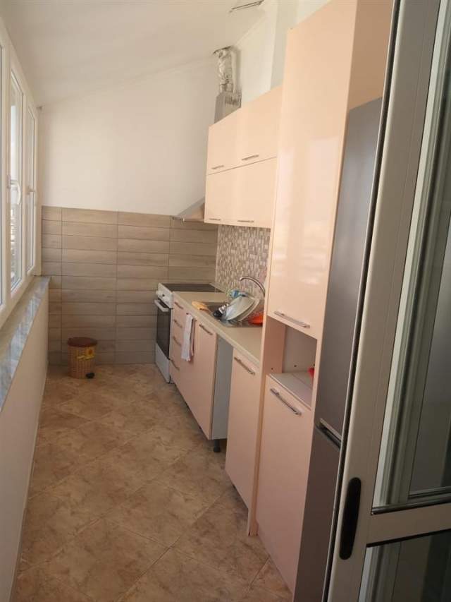 Mbi Kristal Center jap me qera apartament 2+1+A+BLK Kati 6, 100 m² 450 Euro