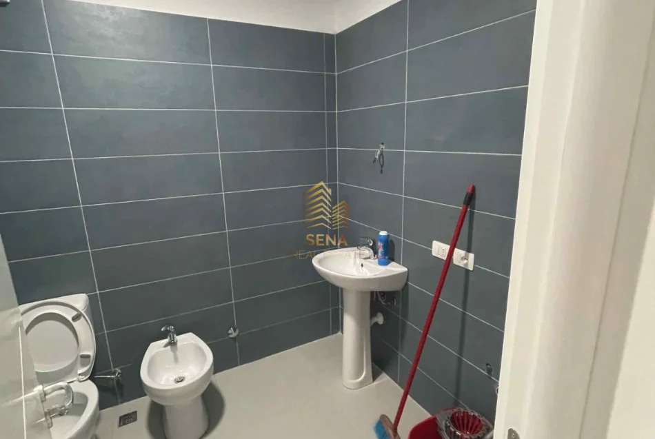 Tirane, jepet me qera apartament 2+1+Ballkon Kati 5, 108 m² 400 € (Rruga e Dibres)