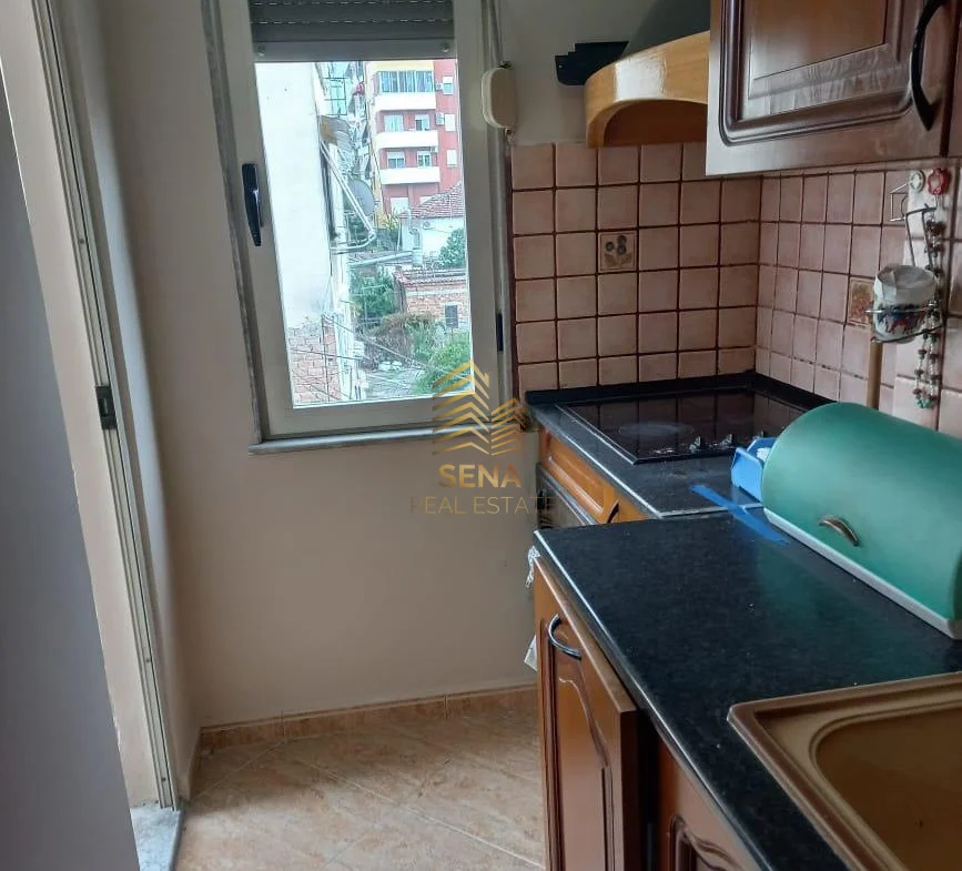 Tirane, jepet me qera apartament 2+1+Ballkon Kati 3, 80 m² 600 € (Rruga e Elbasanit)