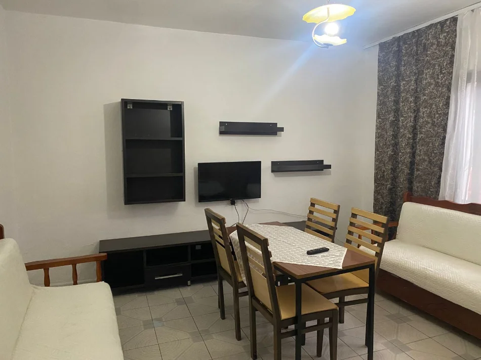 Tirane, jepet me qera apartament 1+1+Ballkon Kati 1, 68 m² 350 € (rrugen Besa Tirane)
