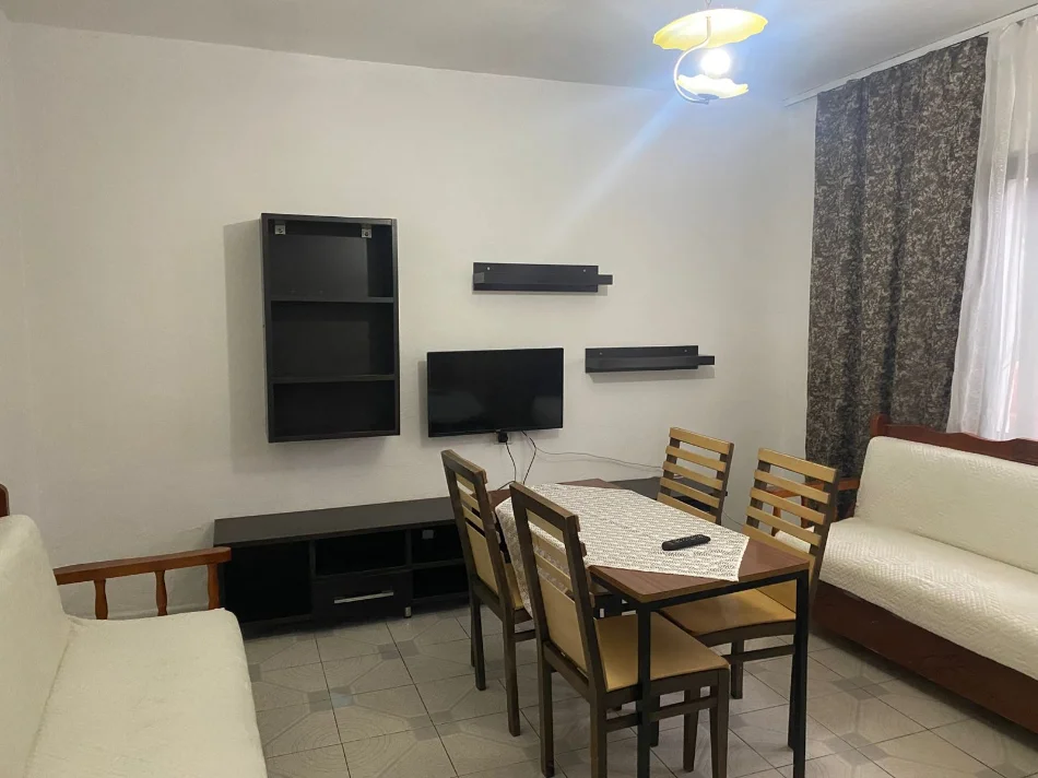 Tirane, jepet me qera shtepi 1+1+Aneks+Ballkon Kati 1, 68 m² 350 € (ne rrugen Besa Tirane)