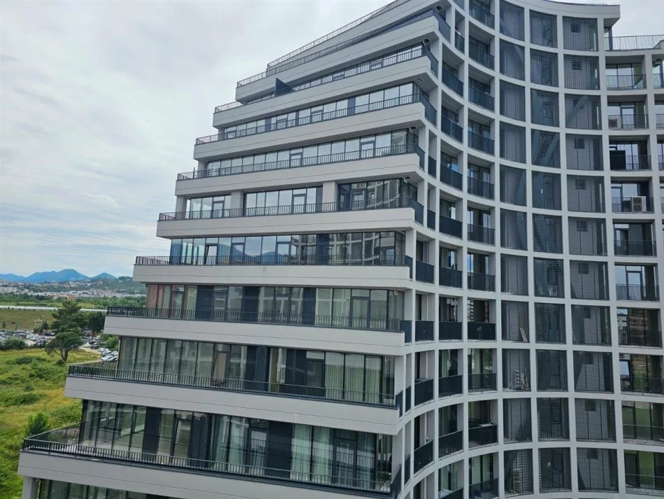 Tirane, jepet me qera apartament 2+1+Ballkon Kati 6, 136 m² 1.300 € (Diga e Liqenit)