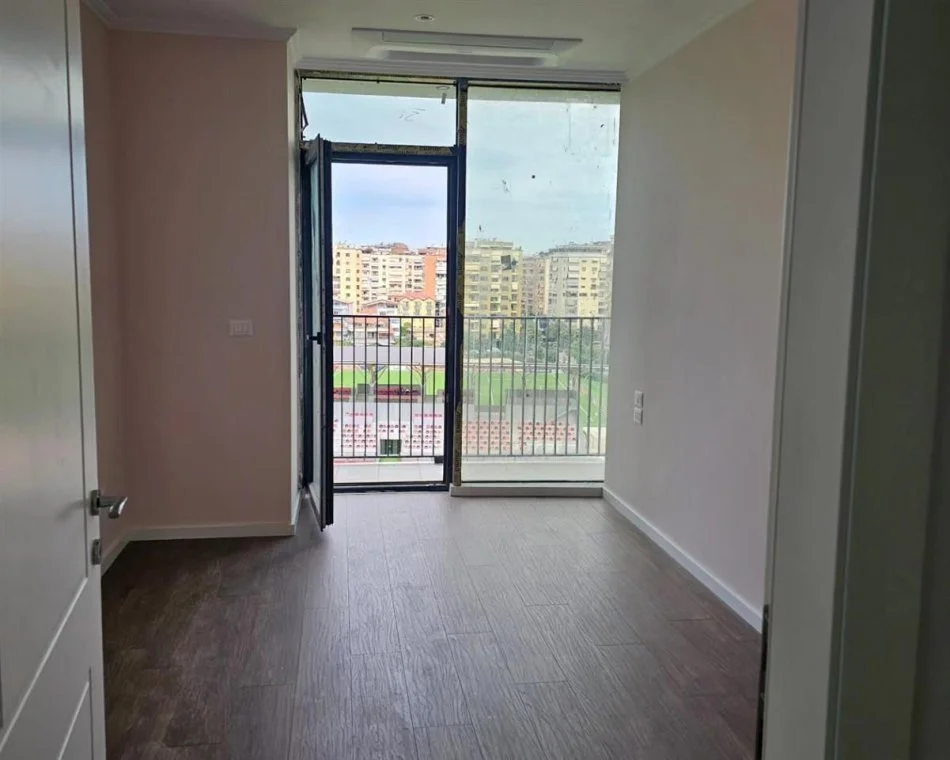 Tirane, jepet me qera apartament 2+1+Ballkon Kati 6, 136 m² 1.300 € (Diga e Liqenit)