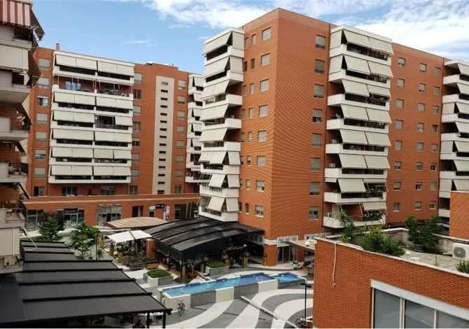 Tirane, jepet me qera ambjent biznesi Kati 2, 575 m² 8.600 € (Kompleksi Delijorgj)