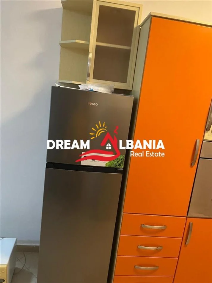 Tirane, jepet me qera apartament 2+1 , 90 m² 600 € (Shkolla e Kuqe)