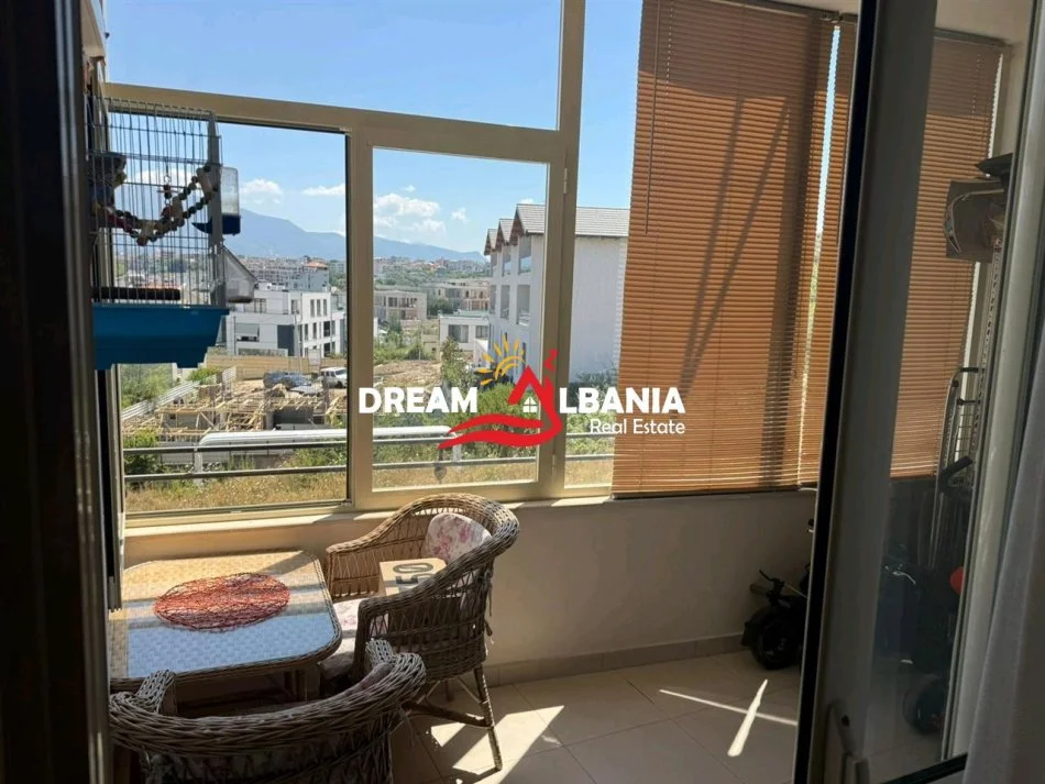 Tirane, jepet me qera apartament 1+1 Kati 3, 70 m² 500 € (tek Liqeni i Thate)