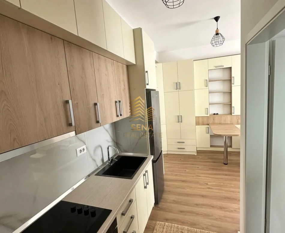 Tirane, jepet me qera apartament 1+1+Ballkon Kati 2, 65 m² 450 € (Rezidenca Kadiu)