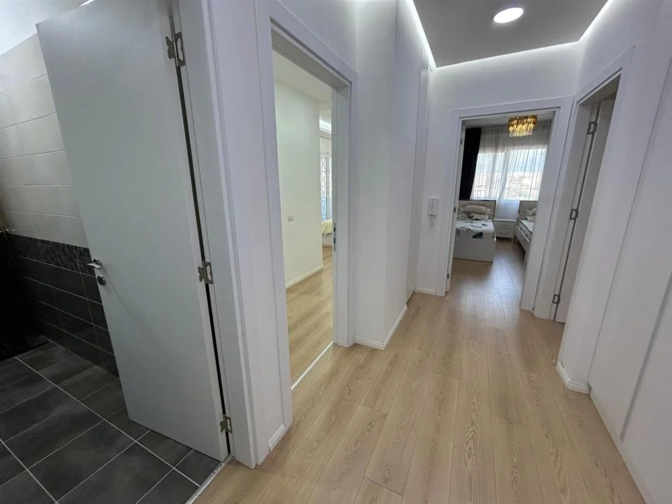 Tirane, jepet me qera apartament 2+1+Ballkon Kati 6, 100 m² 800 € (Kompleksi Aura)