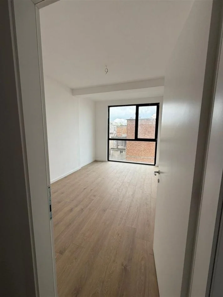 Tirane, jepet me qera zyre Kati 3, 152 m² 1.500 € (MINE PEZA)