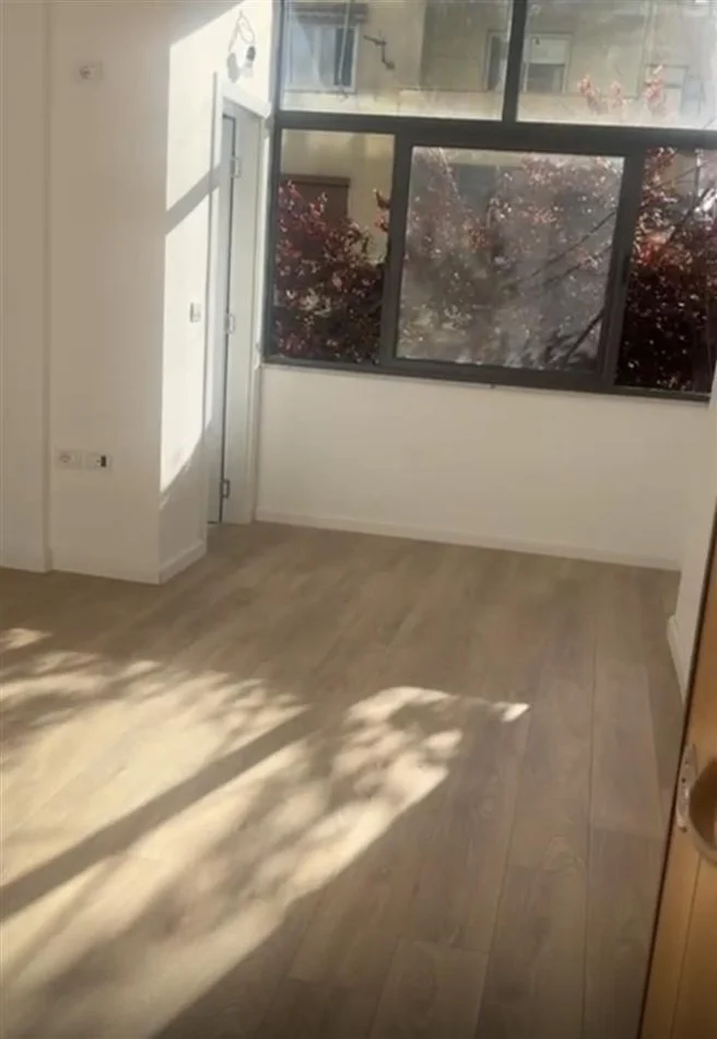 Tirane, jepet me qera apartament 1+1+Ballkon Kati 1, 60 m² 400 € 