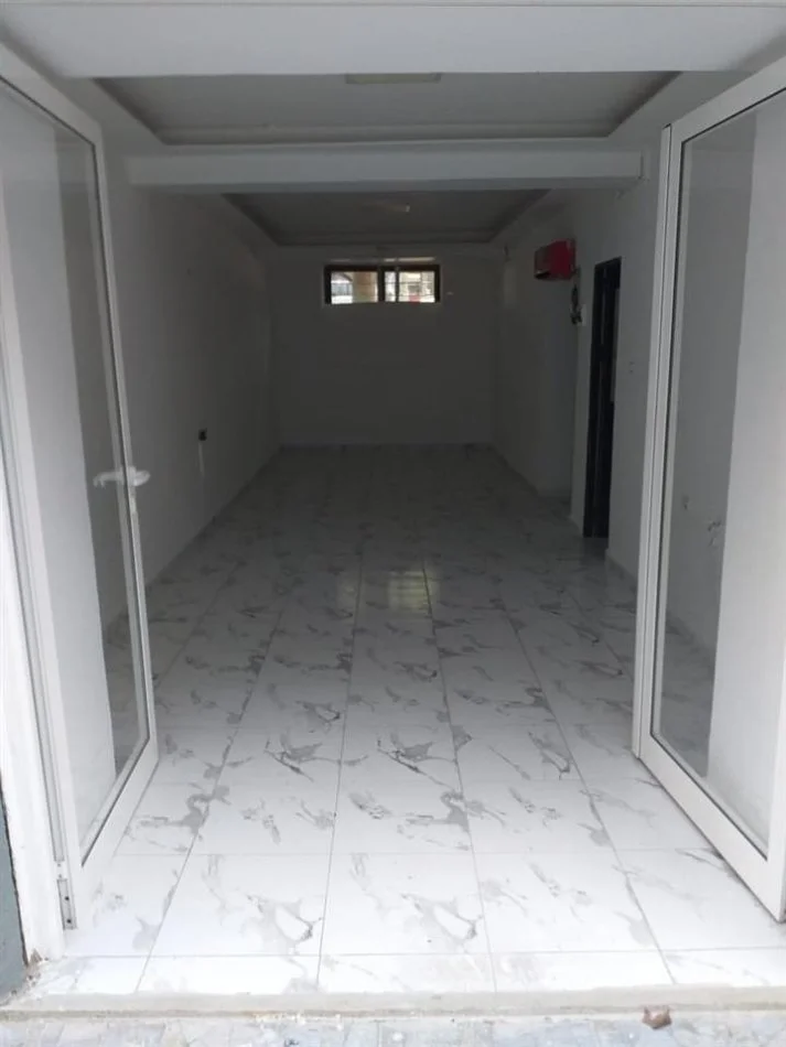 Tirane, jepet me qera ambjent biznesi Kati 0, 52 m² 400 € (Rruga e Dibres)