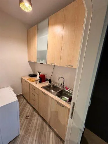 Tirane, jepet me qera zyre Kati 2, 101 m² 850 € (TOPTANI)