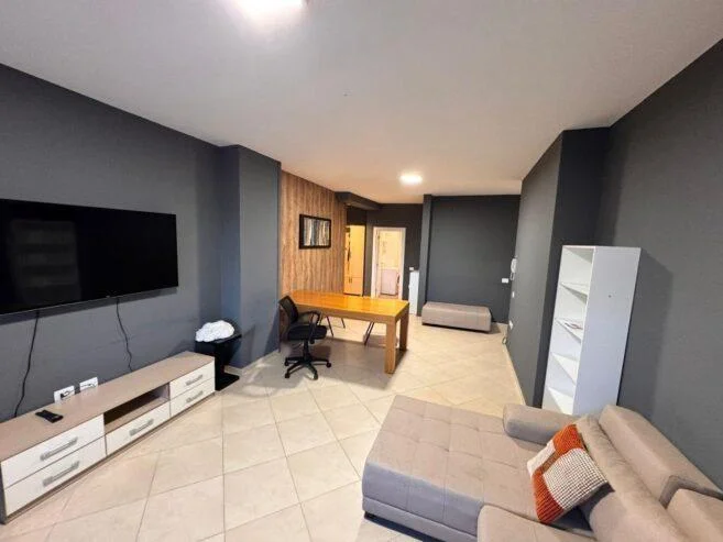 Tirane, jepet me qera zyre Kati 2, 101 m² 850 € (TOPTANI)