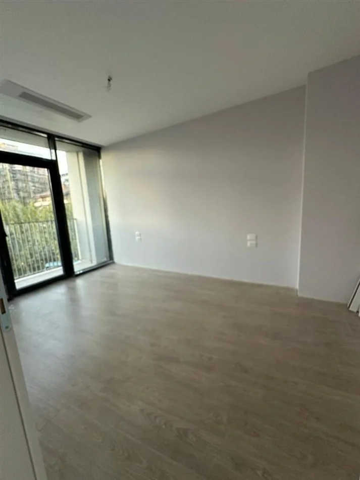 Tirane, jepet me qera zyre Kati 3, 65 m² 700 € (Lake View)