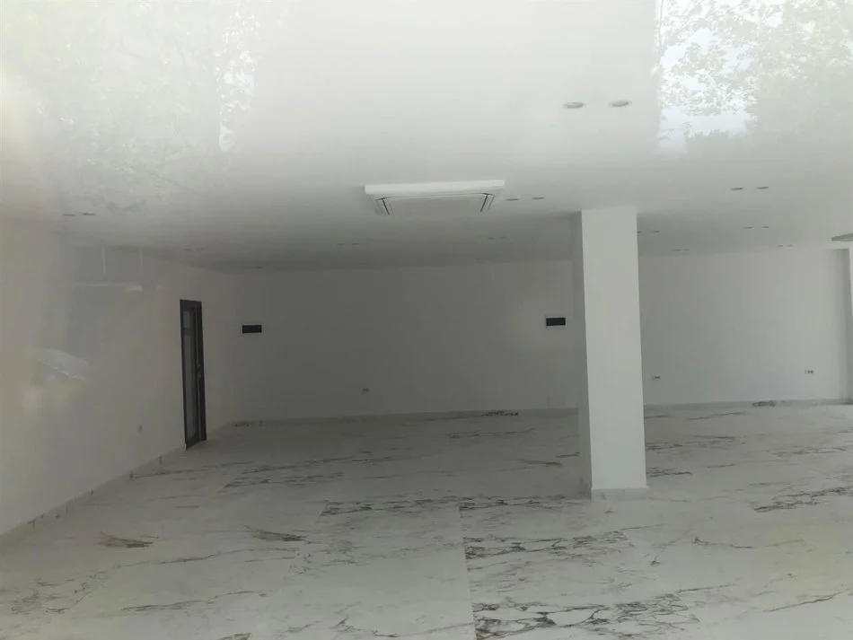 Tirane, jepet me qera ambjent biznesi Kati 1, 127 m² 1.500 € (Don Bosko)