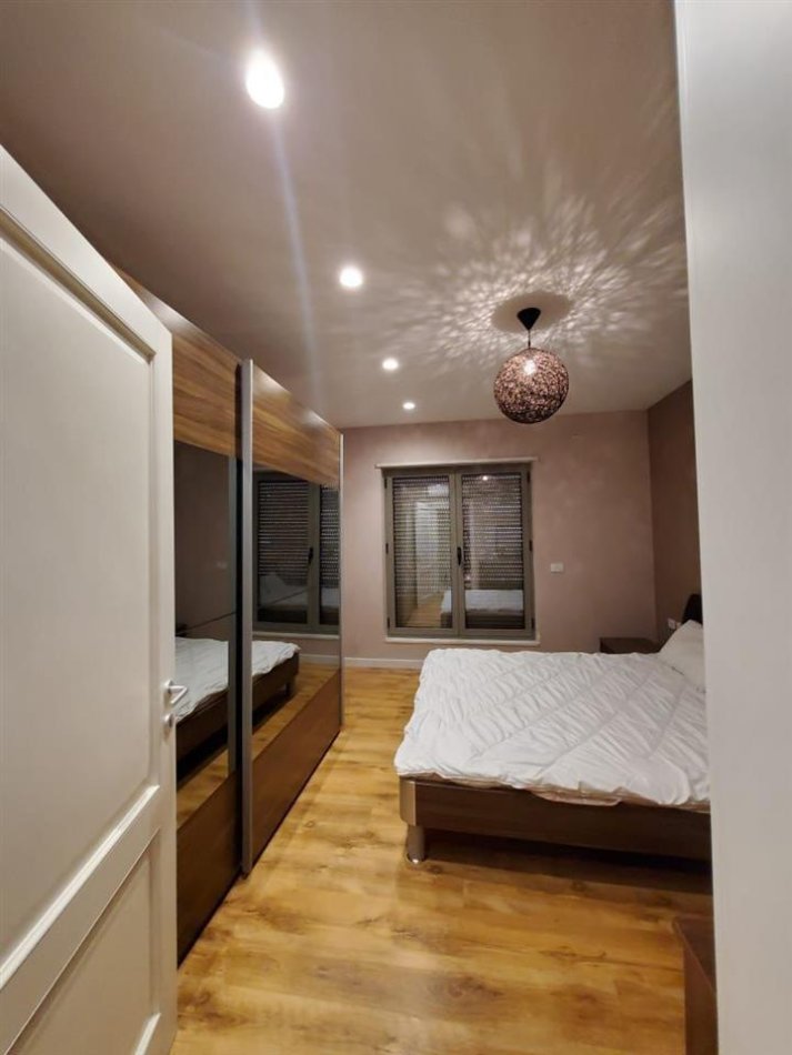 Tirane, jepet me qera apartament 2+1+Ballkon Kati 4, 130 m² 1.150 € (Kompleksi Deliorgji)