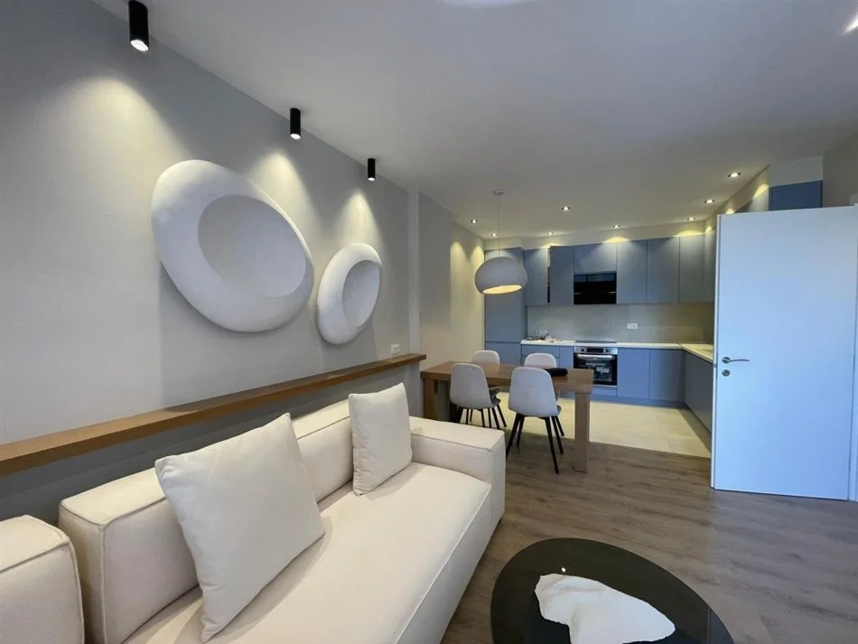 Tirane, jepet me qera apartament 1+1 Kati 3, 70 m² 500 € (Yzberisht)