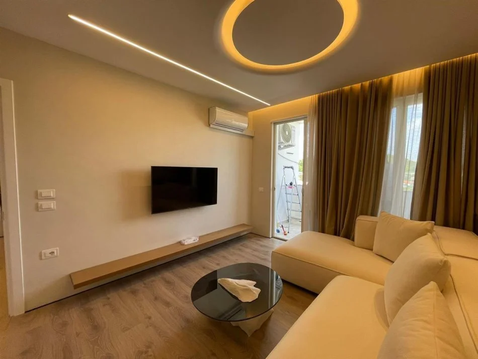 Tirane, jepet me qera apartament 1+1 Kati 3, 70 m² 500 € (Yzberisht)