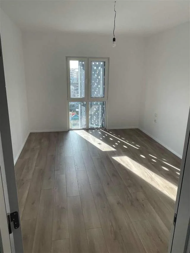 Tirane, jepet me qera apartament 1+1 Kati 8, 83 m² 400 Euro (5 Maji)