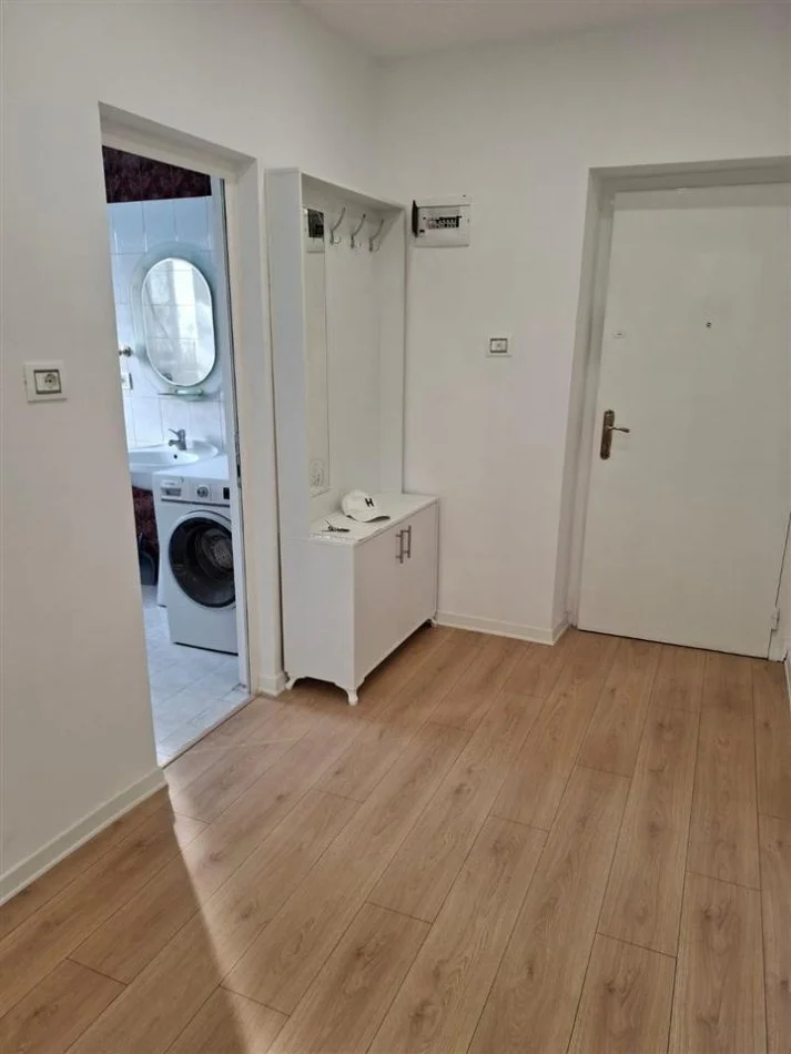 Tirane, jepet me qera apartament 1+1+Ballkon , 58 m² 550 € (Stacioni i Trenit)