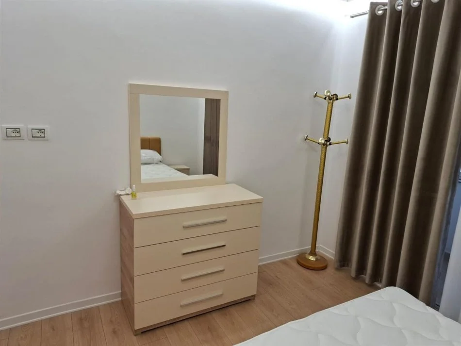 Tirane, jepet me qera apartament 1+1+Ballkon , 58 m² 550 € (Stacioni i Trenit)