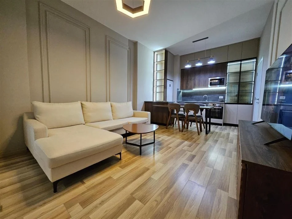 Tirane, jepet me qera apartament 1+1 Kati 5, 75 m² 700 € (SQUARE 21)