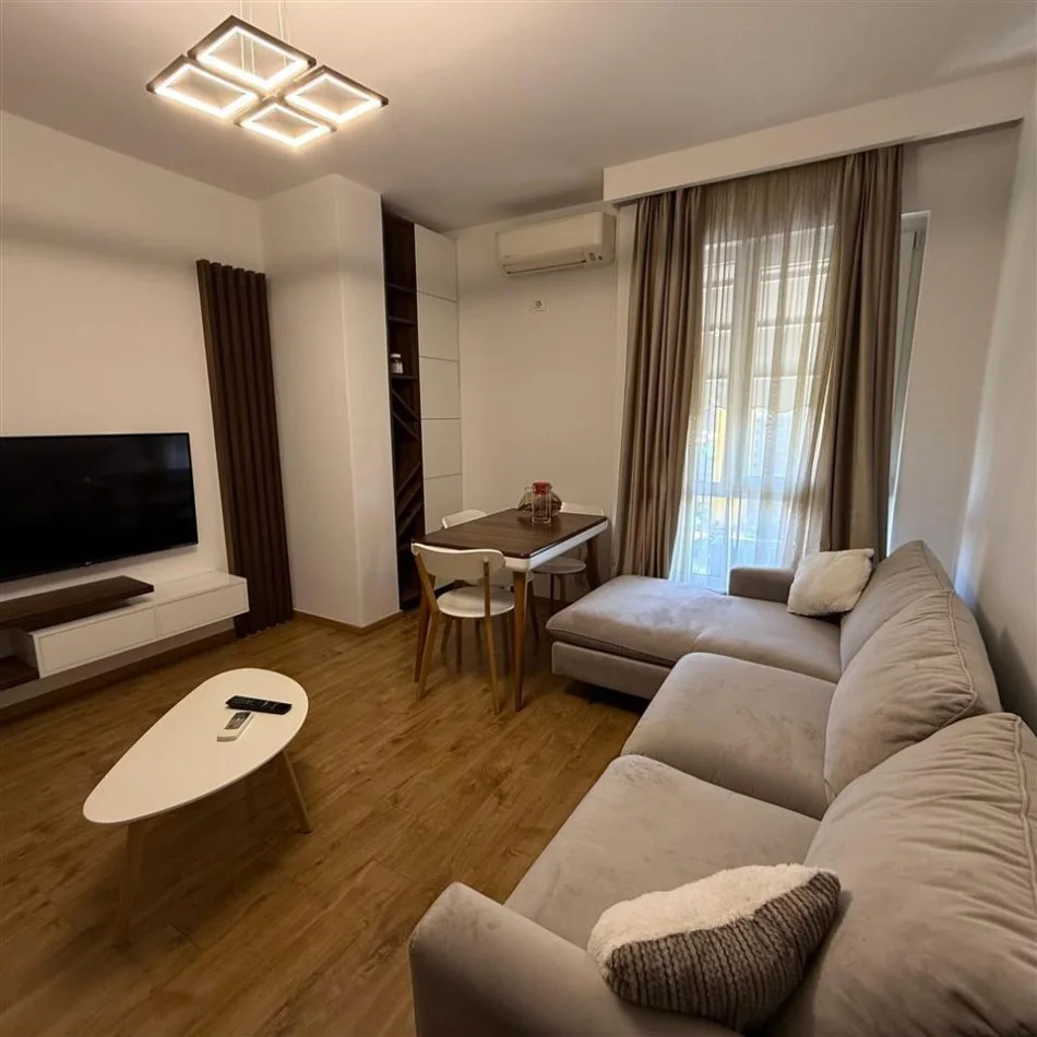 Tirane, jepet me qera apartament 1+1+Ballkon Kati 6, 60 m² 550 € (Fusha e Aviacionit)